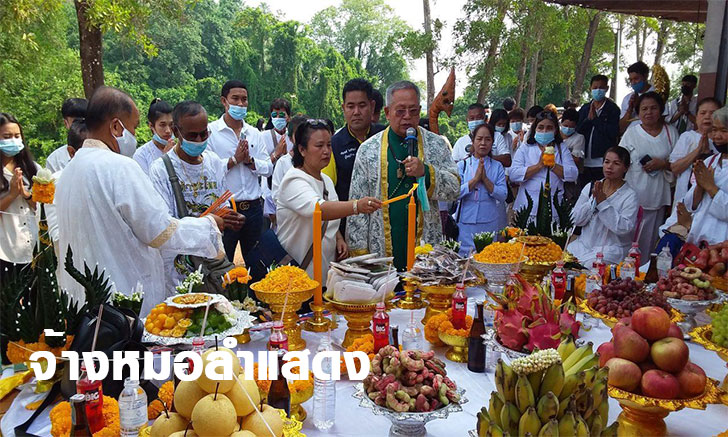 จ้างหมอลำแสดง จับสลากแจกทอง 11 เส้น